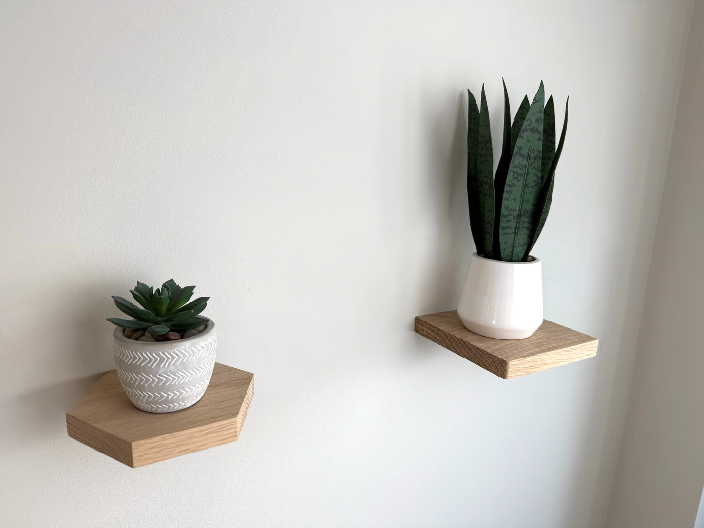 Small Square Oak Floating Shelf – Sleek & Modern Storage Solution