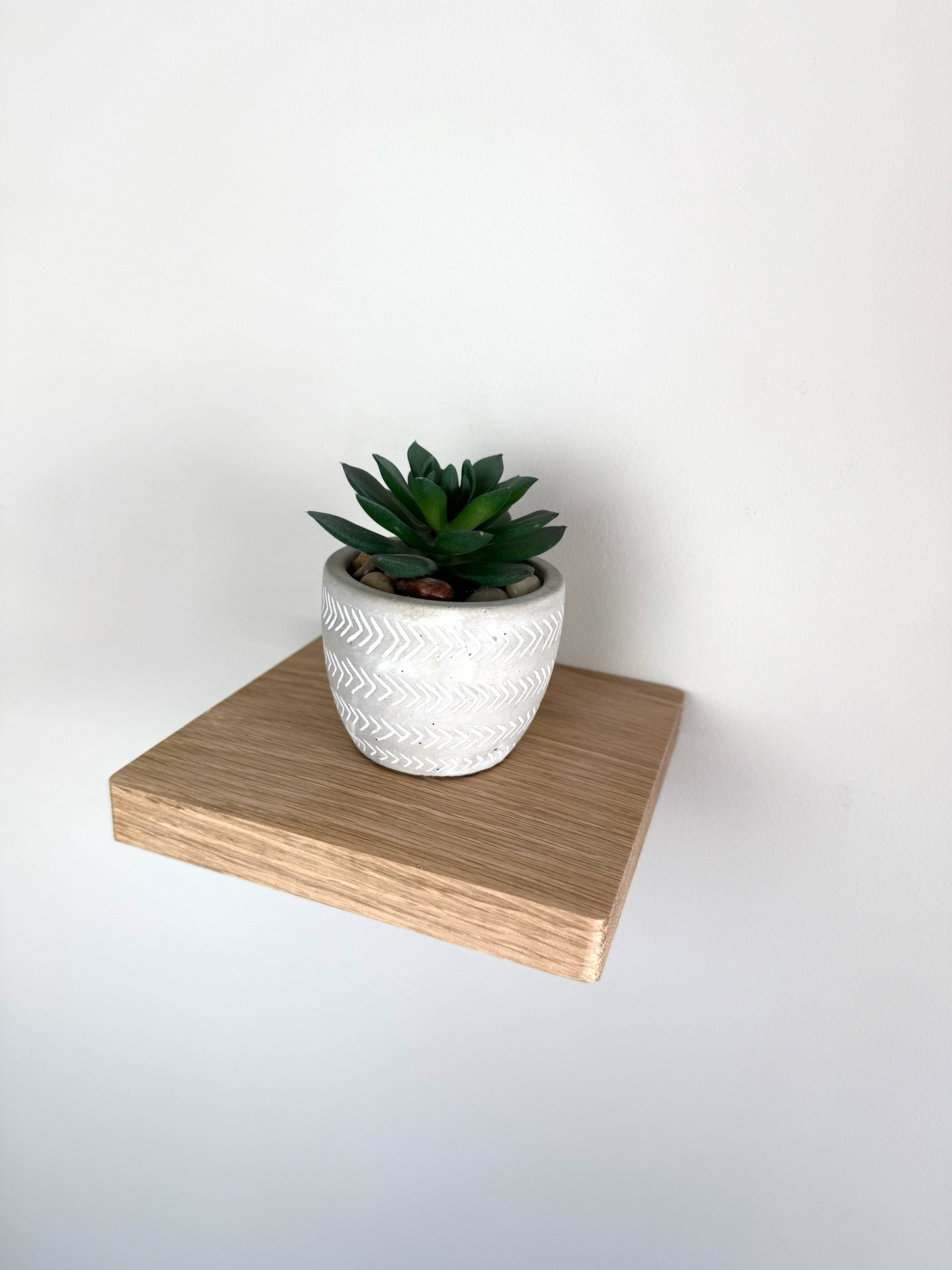 Small Square Oak Floating Shelf – Sleek & Modern Storage Solution